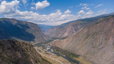 Yazın zirveden Chulyshman Vadisi Katu-Yaryk Geçidi, Altai Dağı, Rusya