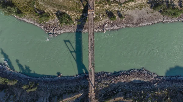 Drewniany Most Wiszący Nad Rzeką Katun Altai Rosja — Zdjęcie stockowe