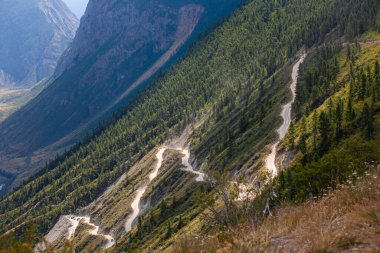 Rusya 'nın Gorny Altai Cumhuriyeti gözlem güvertesinden Katu-yaryk geçidi.