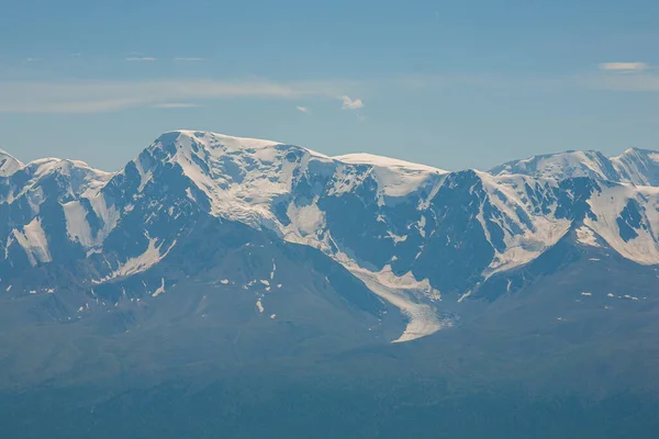 Rusya 'nın Gorny Altai Cumhuriyeti, Kuzey Chuysky Sırtı' ndaki Sonsuz Buzul Bölgesi Aktru.
