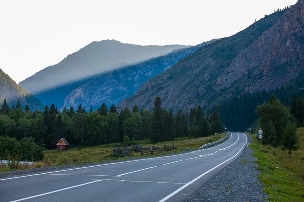 Gränsen Mellan Ljus Och Skugga Bergen Republiken Gorny Altai Ryssland — Stockfoto