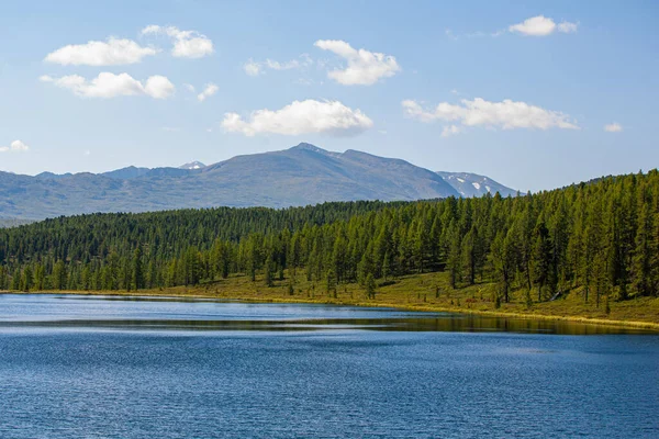 俄罗斯Gorny Altai的Kidelyu山地湖 — 图库照片