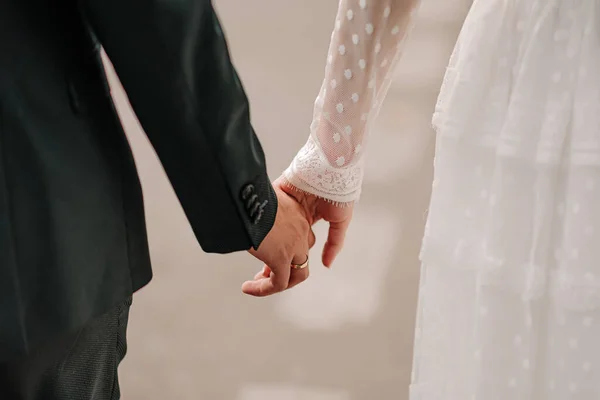 Bröllop Ring Brudgummens Hand — Stockfoto