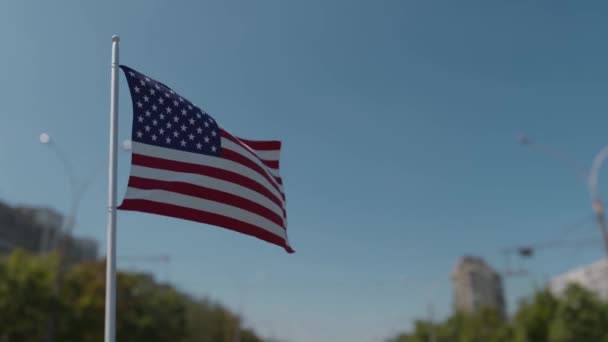 Bandera Los Estados Unidos Ondeando Cielo Azul Renderizado — Vídeo de stock