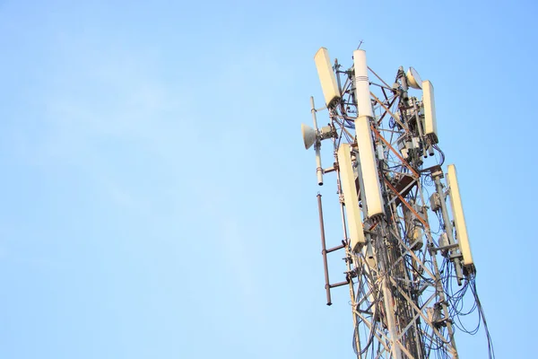 Mobiele Telefoon Mobiele Toren Met Blauwe Lucht Achtergrond — Stockfoto