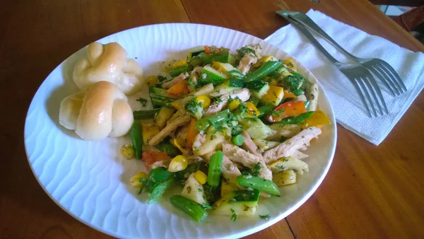 Tossed Shredded Chicken Assorted Vegetables Mini Challah Rolls Twisted Breads — Stock Photo, Image