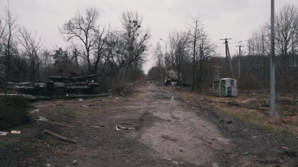 Brände ryska stridsvagnar i kriget i Ukraina — Stockvideo