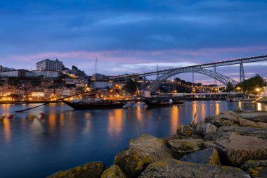Porto 'daki Dom Luis Köprüsü gündüz görünümü