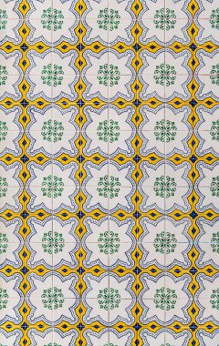 Azulejo. Geleneksel fayanslar Portekiz 'de duvarları ve zemini süslemek için kullanılırdı.