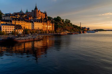 Stockholm, İsveç 'te günbatımında Sodermalm Adası' nın güzel bir manzarası