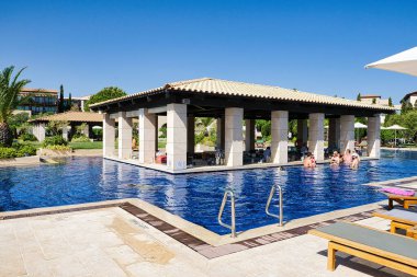 Yunanistan 'da tatil, Costa Navarino, Yunanistan' da lüks bir seyahat beldesi ve dünya kadar otantik deneyim sunuyor.