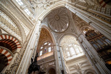 İspanya, Cordoba Büyük Camii 'nin muhteşem kubbesi.