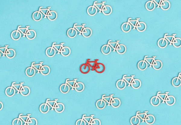 Багато Маленьких Велосипедів Один Червоний Виділяється Концепція Лідерства Думати Про — стокове фото
