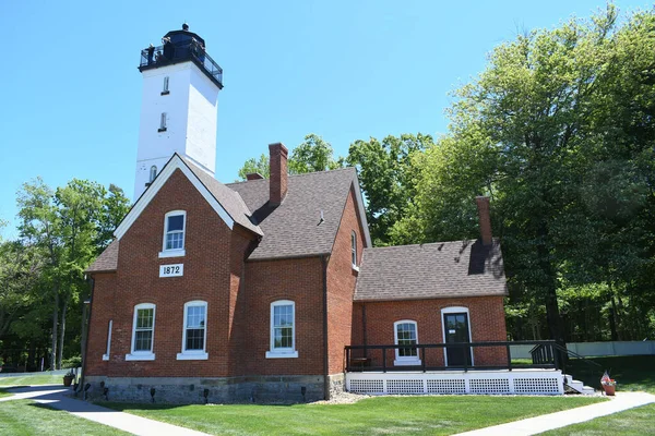 Presque Isle Light House Rodeado Árboles Pensilvania Principios Junio Una — Foto de Stock