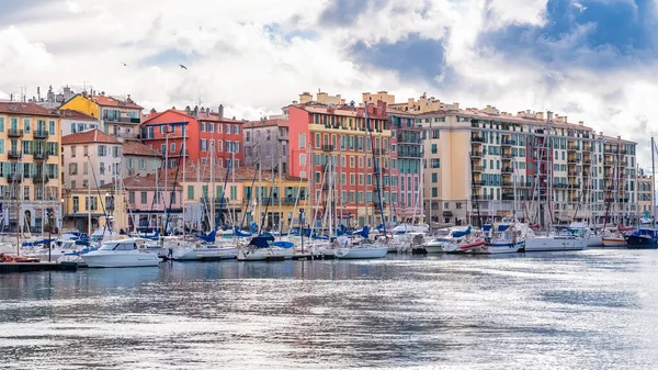 Nice França Porto Velhos Edifícios Coloridos Nos Cais Barcos Marina — Fotografia de Stock
