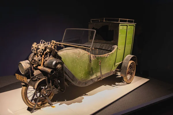 Velho Carro Histórico Rodas Cor Verde Fanomobil — Fotografia de Stock