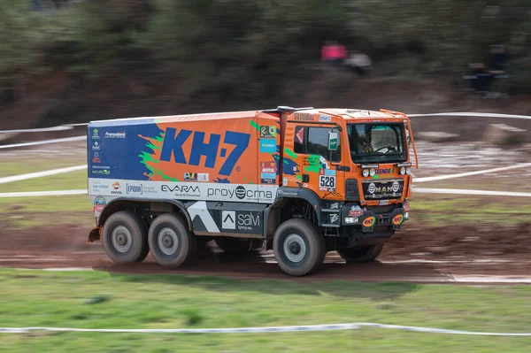 チームエプシロンKh 6X6イヴェコオフロードレーシングトラックオレンジ — ストック写真