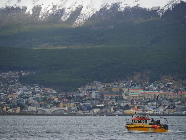 Egy Halászhajó Ushuaia Öbölben Dél Argentinában — Stock Fotó