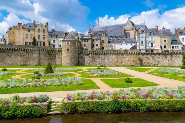 Vannes Gyönyörű Város Bretagne Ban Régi Fás Házak Bástyás Kertben — Stock Fotó