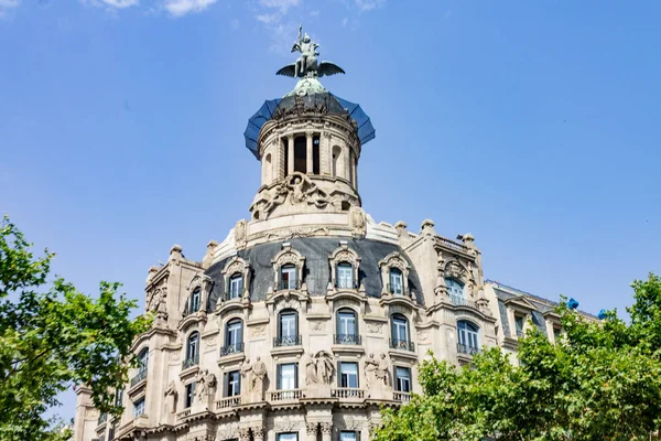 Låg Vinkel Skott Historisk Byggnad Union Fenix Berömda Passeig Gracia — Stockfoto