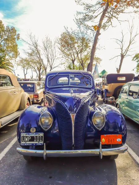 Vintage Blauw 1938 Ford Luxe Tweedeurs Coupé Een Park Vooraanzicht — Stockfoto