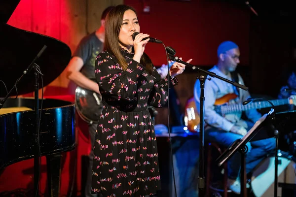 Erika Matsuo Singing Her Live Jazz Performance Rockwood Music Hall — Stock Photo, Image