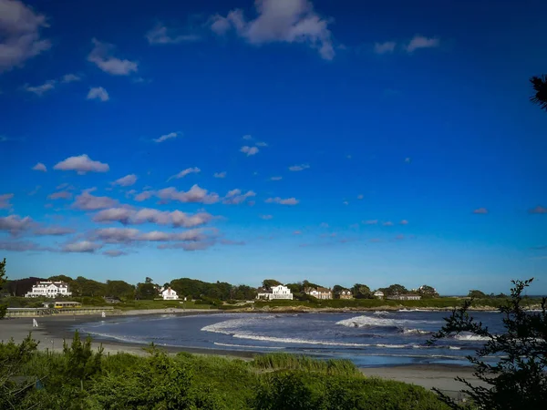 Klarblå Himmel Över Vattnet Baileys Strand Rhode Island — Stockfoto