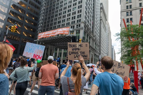 Grote Menigte Protesteert Tegen Wapens Lopen Van Cadman Plaza Brooklyn — Stockfoto