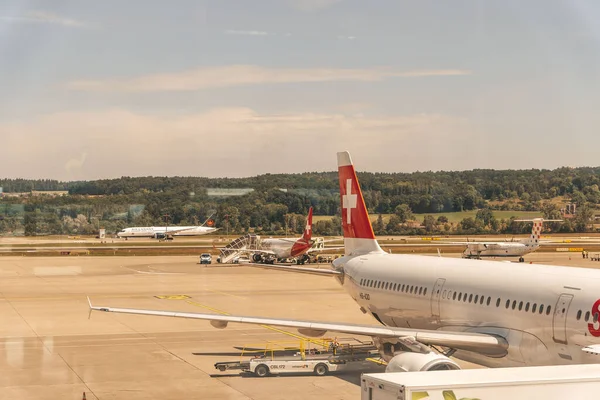 Een Zwitsers Vliegtuig Zürich Airport — Stockfoto
