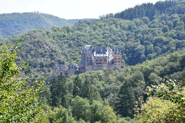 Schloss Eltz Aus Dem Jahrhundert Bei Wierschem Rheinland Pfalz — Stockfoto