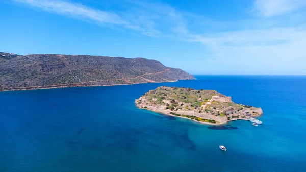 Eine Luftlandschaft Der Festung Spinalonga Griechenland Blauen Wasser Unter Blauem — Stockfoto