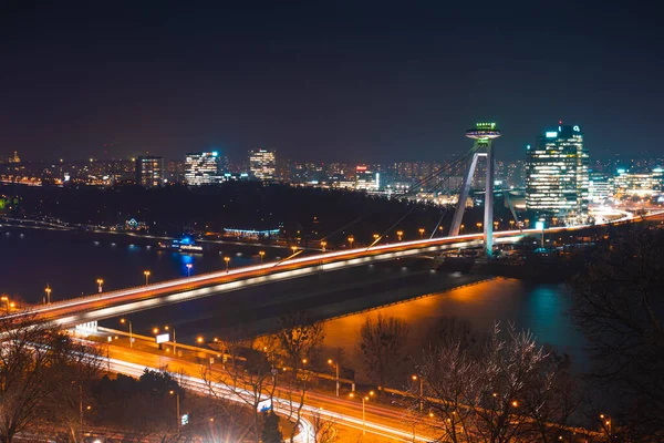 Luftaufnahme Der Most Snp Brücke Bratislava Slowakei Nachts Beleuchtet — Stockfoto