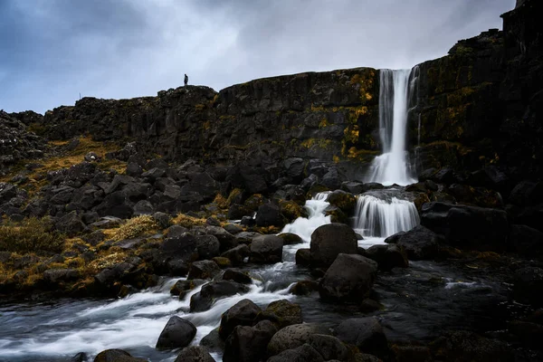 Low Angle Shot Beautiful Flowing Oxarafoss Waterfall Iceland — Stock Photo, Image