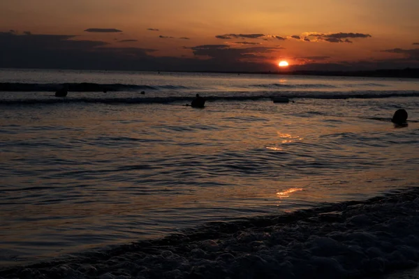 Uma Vista Hipnotizante Uma Bela Paisagem Marinha Pôr Sol Cênico — Fotografia de Stock