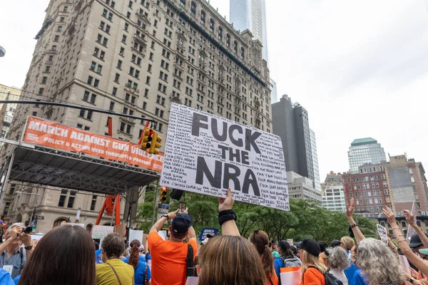 Large Crowd Protesting Guns Walking Cadman Plaza Brooklyn Brooklyn Bridge — Stock Photo, Image