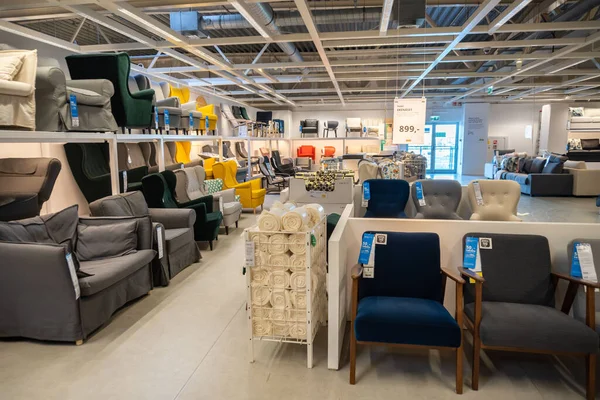 Soffor Och Stolar Till Salu Ikea Möbel Och Hushållsbutik Polen — Stockfoto