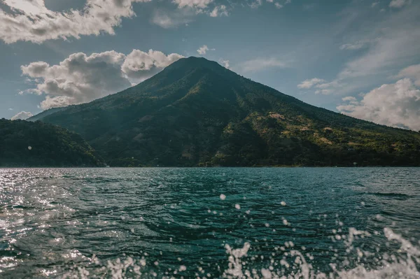 Ein Faszinierender Blick Auf Die Landschaft Mit Dem Atitlan See — Stockfoto