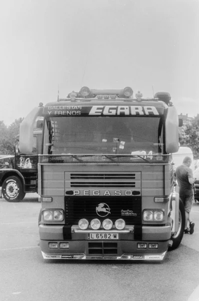 Hiszpański Duży Samochód Ciężarowy Dostosowane Zaparkowany Ulicy Pegaso Troner Przewodniczący — Zdjęcie stockowe