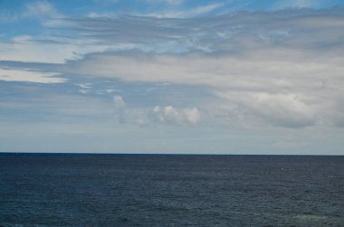 Atlantik Okyanusu yakınlarındaki Rüzgarlı Büyük Bulutlar