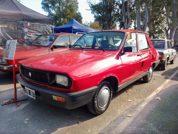 Quilmes Argentina Maj 2022 Gammal Populär Familjeekonomi Röd Renault Sedan — Stockfoto