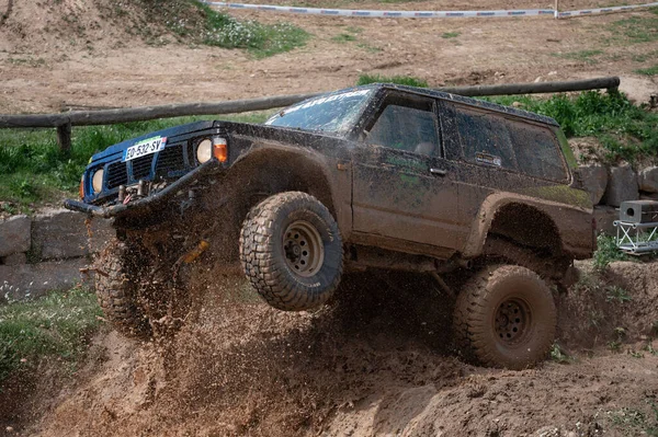 Salto Quarta Generazione Nissan Patrol Y60 Che Fuori Strada — Foto Stock