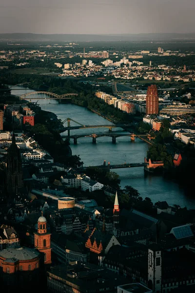 Eine Luftaufnahme Von Frankfurt Mit Brücken Über Den Main Und — Stockfoto