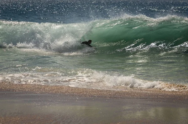 Sportovní Bodysurfař Dostane Hlavní Vlny Pobřežním Městě Newport Kalifornii — Stock fotografie