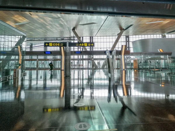 Het Doha International Airport Terminal Gebouw Klaar Fans Toeristen Ontvangen — Stockfoto