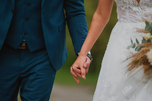 Close Shot Married Couple Holding Hands — Stock Photo, Image