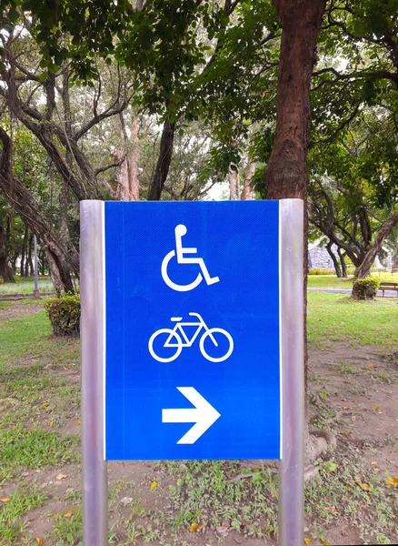 Direction Sign Bicycles Wheelchairs Park Taipei Taiwan — Stock Photo, Image