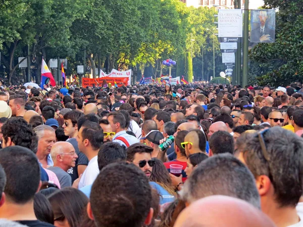 Widok Ludzi Świętujących Dzień Dumy Madrycie Hiszpania — Zdjęcie stockowe