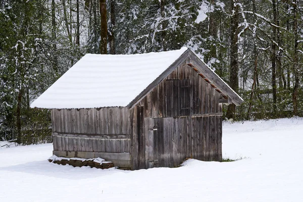 Eine Winterlandschaft Mit Holzhütte Auf Dem Weg Zur Partnachschlucht Bayern — Stockfoto