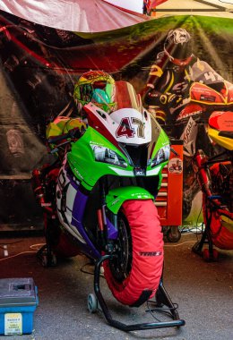 14 Mayıs 2022 'de motosiklet yarışları için eğitim aldım. XVIII. Slovacky Circle C.S.O 2022. Yarış tarihi yarış motosikletleri için de duyuruldu. Depo