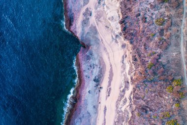Tenerife Denizi 'ndeki Playa Diego Hernandez plajının havadan görünüşü.